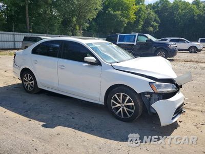 Czwarte zdjęcie samochodu z boku: 2017 VOLKSWAGEN JETTA SE VIN:3VWDB7AJ2HM350439 - miniatura