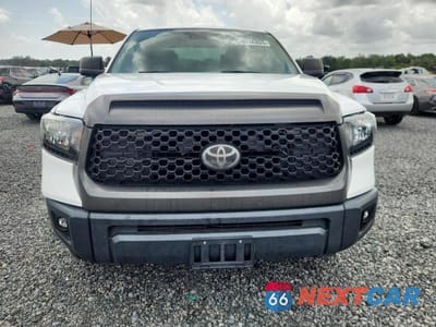 Piąte zdjęcie samochodu w środku: 2018 TOYOTA TUNDRA SR VIN:5TFRM5F15JX134035 - miniatura