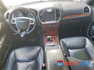 Zdjęcie 8 z 12 samochodu: 2013 CHRYSLER 300 VIN:2C3CCAAG9DH534027 - miniatura