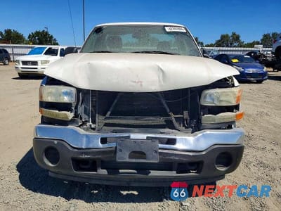 Piąte zdjęcie samochodu w środku: 2005 GMC NEW SIERRA C1500 VIN:1GTEC14V15Z900403 - miniatura
