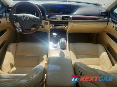 Zdjęcie 8 z 13 samochodu: 2016 LEXUS LS 460L VIN:JTHGL5EFXG5055891 - miniatura
