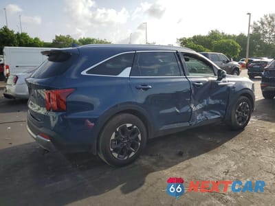 Trzecie zdjęcie samochodu z tyłu: 2026 KIA SORENTO S VIN:5XYRL4JC4TG410443 - miniatura