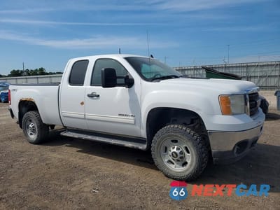 Czwarte zdjęcie samochodu z boku: 2011 GMC SIERRA K2500 SLE VIN:1GT220CG0BZ265995 - miniatura
