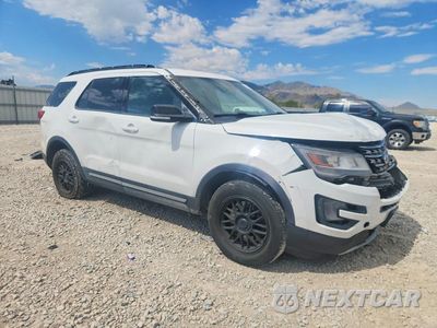 Czwarte zdjęcie samochodu z boku: 2017 FORD EXPLORER XLT VIN:1FM5K8DH9HGC59499 - miniatura