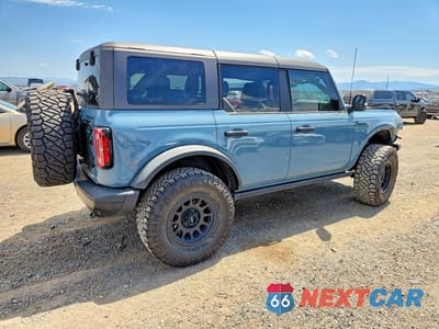 Trzecie zdjęcie samochodu z tyłu: 2022 FORD BRONCO BASE VIN:1FMEE5DH9NLB07800 - miniatura