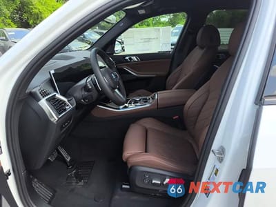 Zdjęcie 7 z 15 samochodu: 2026 BMW X5 XDRIVE50E VIN:5UX43EU04T9355056 - miniatura