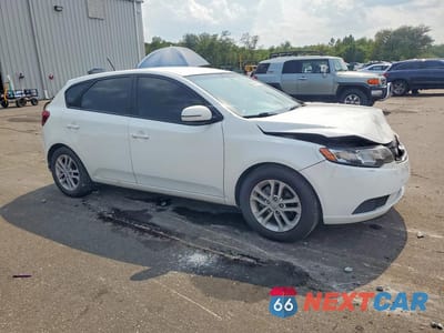 Czwarte zdjęcie samochodu z boku: 2012 KIA FORTE5 EX VIN:KNAFU5A27C5635197 - miniatura