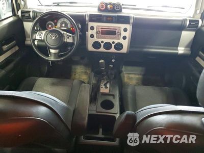Zdjęcie 8 z 13 samochodu: 2011 TOYOTA FJ CRUISER BASE VIN:JTEBU4BF5BK108249 - miniatura