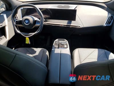 Zdjęcie 8 z 13 samochodu: 2024 BMW IX XDRIVE50 VIN:WB523CF06RCP69084 - miniatura