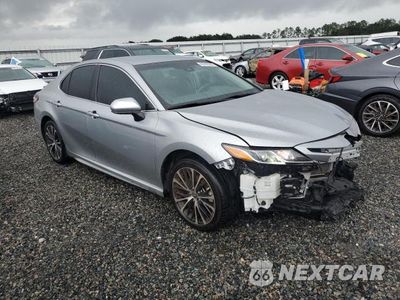 Czwarte zdjęcie samochodu z boku: 2020 TOYOTA CAMRY SE VIN:4T1G11AK4LU946872 - miniatura