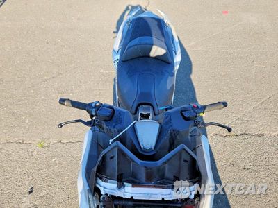 Piąte zdjęcie samochodu w środku: 2023 KYMCO USA INC AK 550 VIN:RFBSAT543PB610110 - miniatura