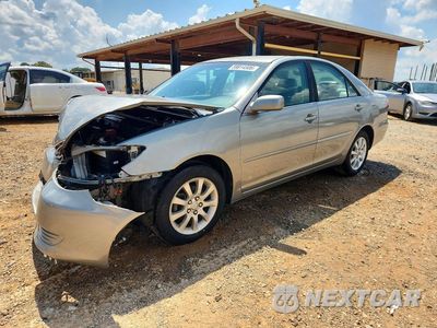 2005 TOYOTA CAMRY LE 4T1BE32K65U950210 - główne zdjęcie licytacji z USA - miniatura