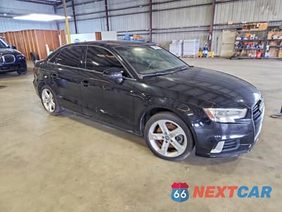 Czwarte zdjęcie samochodu z boku: 2018 AUDI A3 PREMIUM VIN:WAUAUGFF9J1078623 - miniatura