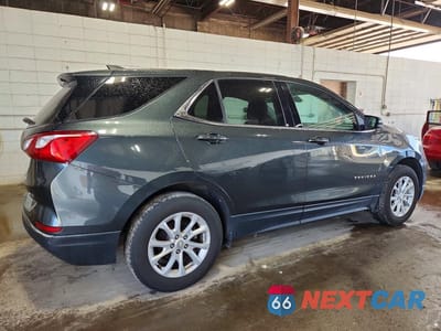Trzecie zdjęcie samochodu z tyłu: 2018 CHEVROLET EQUINOX LT VIN:3GNAXSEV3JS570897 - miniatura