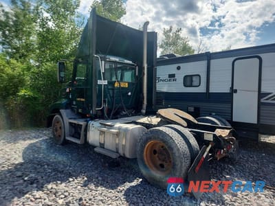 Trzecie zdjęcie samochodu z tyłu: 2018 MACK CXU612 SEMI TRUCK VIN:1M1AW01X5JM010466 - miniatura
