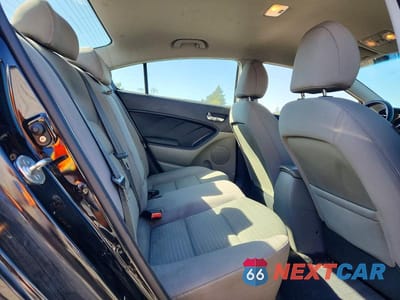 Zdjęcie 10 z 12 samochodu: 2016 KIA FORTE LX VIN:KNAFX4A63G5463812 - miniatura