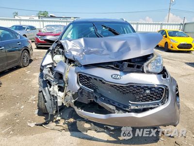 Piąte zdjęcie samochodu w środku: 2017 KIA SPORTAGE EX VIN:KNDPNCAC2H7069110 - miniatura