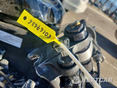 Zdjęcie 8 z 9 samochodu: 2017 YAMAHA YZFR6 C VIN:JYARJ28Y0HA000432 - miniatura