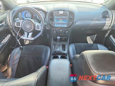 Zdjęcie 8 z 12 samochodu: 2014 CHRYSLER 300 SRT-8 6.4L VIN:2C3CCAFJ7EH257870 - miniatura