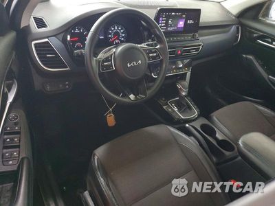 Zdjęcie 8 z 14 samochodu: 2023 KIA SELTOS NIGHTFALL VIN:KNDEUCA27P7406242 - miniatura