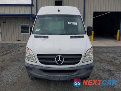 Piąte zdjęcie samochodu w środku: 2011 MERCEDES-BENZ SPRINTER 2500 DELIVERY VAN VIN:WD3PE8CB1B5557365 - miniatura