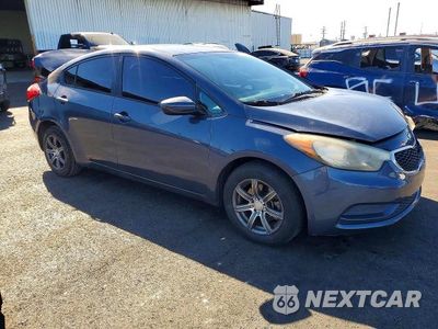 Czwarte zdjęcie samochodu z boku: 2014 KIA FORTE LX VIN:KNAFK4A60E5071978 - miniatura