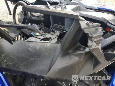 Piąte zdjęcie samochodu w środku: 2021 POLARIS SLINGSHOT R VIN:57XAARGB3M8146002 - miniatura