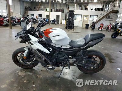 Trzecie zdjęcie samochodu z tyłu: 2023 KAWASAKI EX650 R VIN:ML5EXER14PDA90148 - miniatura