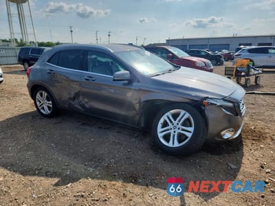 Czwarte zdjęcie samochodu z boku: 2018 MERCEDES-BENZ GLA 250 4MATIC VIN:WDCTG4GB5JJ431852 - miniatura