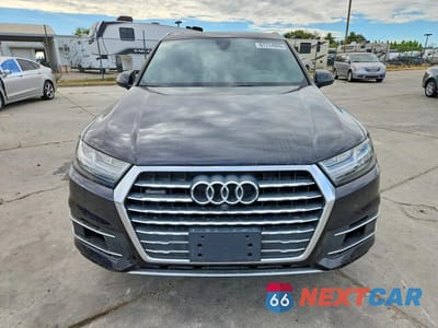 Piąte zdjęcie samochodu w środku: 2017 AUDI Q7 PRESTIGE VIN:WA1VAAF74HD015418 - miniatura