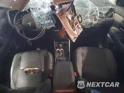 Zdjęcie 8 z 13 samochodu: 2020 MITSUBISHI OUTLANDER SE VIN:JA4AD3A32LZ020280 - miniatura