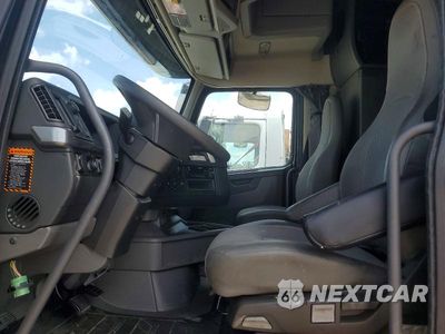 Zdjęcie 7 z 13 samochodu: 2020 VOLVO VNL (4) - SEMI TRUCK VIN:4V4NC9TJ1LN253779 - miniatura