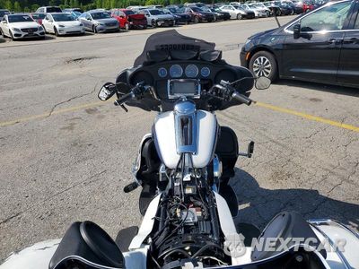 Zdjęcie 6 z 9 samochodu: 2015 HARLEY-DAVIDSON FLHTCUTG TRI GLIDE ULTRA VIN:1HD1MAL12FB851392 - miniatura