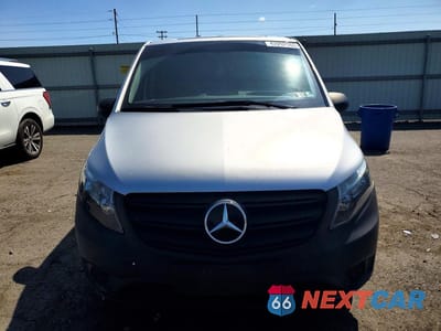 Piąte zdjęcie samochodu w środku: 2022 MERCEDES-BENZ METRIS DELIVERY VAN VIN:W1YV0BEY8N4181179 - miniatura