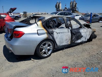 Trzecie zdjęcie samochodu z tyłu: 2017 BMW 340I 4D VIN:WBA8B3G31HNU36396 - miniatura