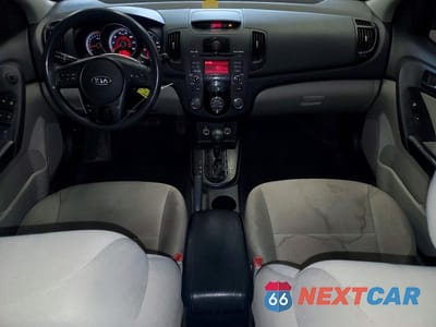 Zdjęcie 8 z 12 samochodu: 2010 KIA FORTE EX VIN:KNAFU4A27A5120711 - miniatura