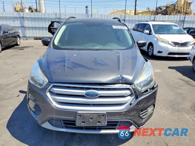 Piąte zdjęcie samochodu w środku: 2018 FORD ESCAPE SE VIN:1FMCU0GDXJUB28066 - miniatura