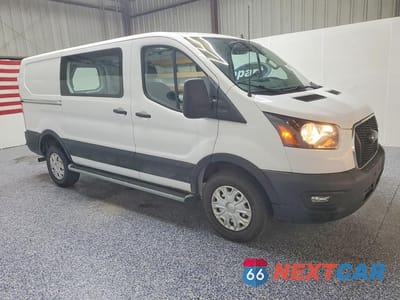 Czwarte zdjęcie samochodu z boku: 2023 FORD TRANSIT 250 DELIVERY VAN VIN:1FTBR1Y87PKA85772 - miniatura