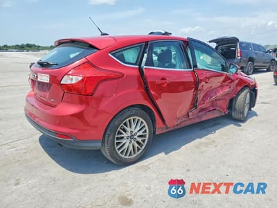Trzecie zdjęcie samochodu z tyłu: 2012 FORD FOCUS SEL VIN:1FAHP3M21CL308637 - miniatura