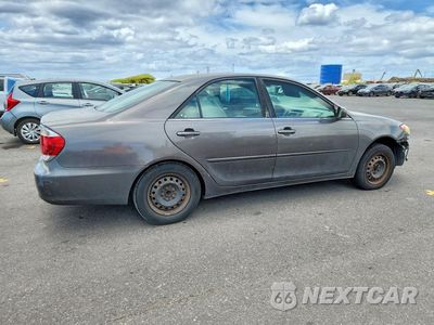 Trzecie zdjęcie samochodu z tyłu: 2005 TOYOTA CAMRY STANDARD VIN:JTDBE30K353002330 - miniatura