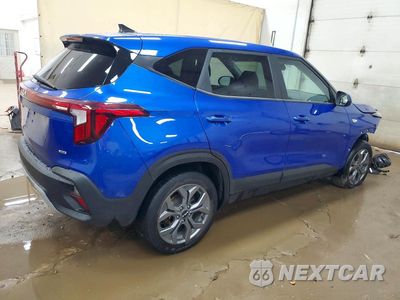 Trzecie zdjęcie samochodu z tyłu: 2024 KIA SELTOS LX VIN:KNDEPCAA4R7574793 - miniatura