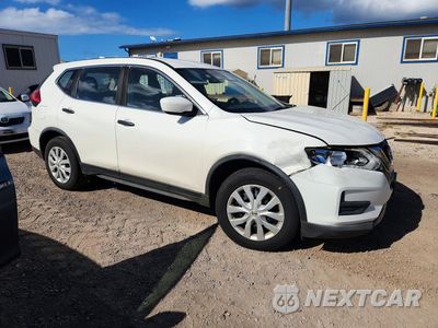 Czwarte zdjęcie samochodu z boku: 2017 NISSAN ROGUE S VIN:JN8AT2MT9HW133641 - miniatura