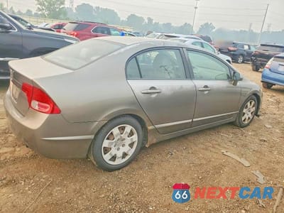 Trzecie zdjęcie samochodu z tyłu: 2008 HONDA CIVIC LX VIN:2HGFA165X8H518917 - miniatura
