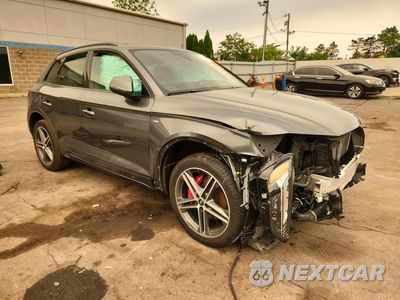 Czwarte zdjęcie samochodu z boku: 2024 AUDI Q5 E PRESTIGE 55 VIN:WA1F2AFY1R2144420 - miniatura