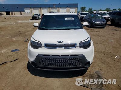 Piąte zdjęcie samochodu w środku: 2015 KIA SOUL BASE VIN:KNDJN2A20F7139109 - miniatura