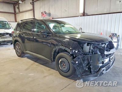 Czwarte zdjęcie samochodu z boku: 2023 NISSAN PATHFINDER SV VIN:5N1DR3BD6PC264675 - miniatura