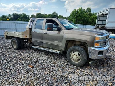 Czwarte zdjęcie samochodu z boku: 2015 CHEVROLET SILVERADO K3500 LT VIN:1GB5KZC89FZ512516 - miniatura