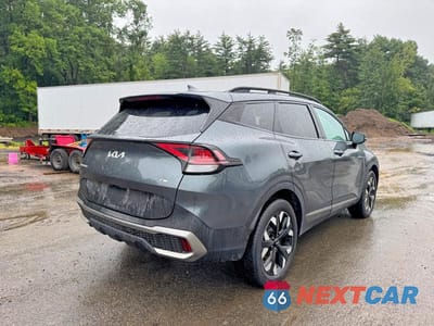 Czwarte zdjęcie samochodu z boku: 2023 KIA SPORTAGE X LINE VIN:5XYK6CAFXPG027528 - miniatura