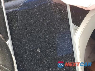 Zdjęcie 9 z 12 samochodu: 2015 TESLA MODEL S VIN:5YJSA1E20FF106612 - miniatura