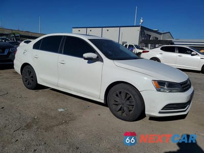 Czwarte zdjęcie samochodu z boku: 2015 VOLKSWAGEN JETTA SE VIN:3VWD17AJ3FM276352 - miniatura